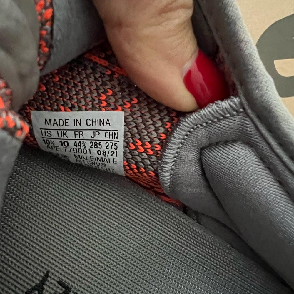 Yeezy Boost - Picture 4 of 6